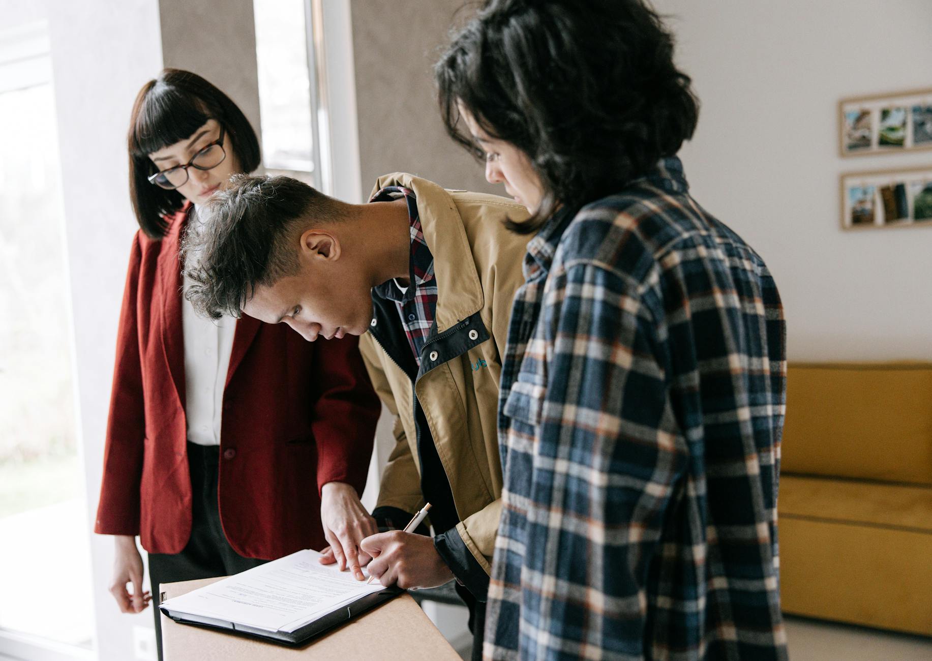 AI Agents for Decision Making: Cost-Effective Solutions Revealed